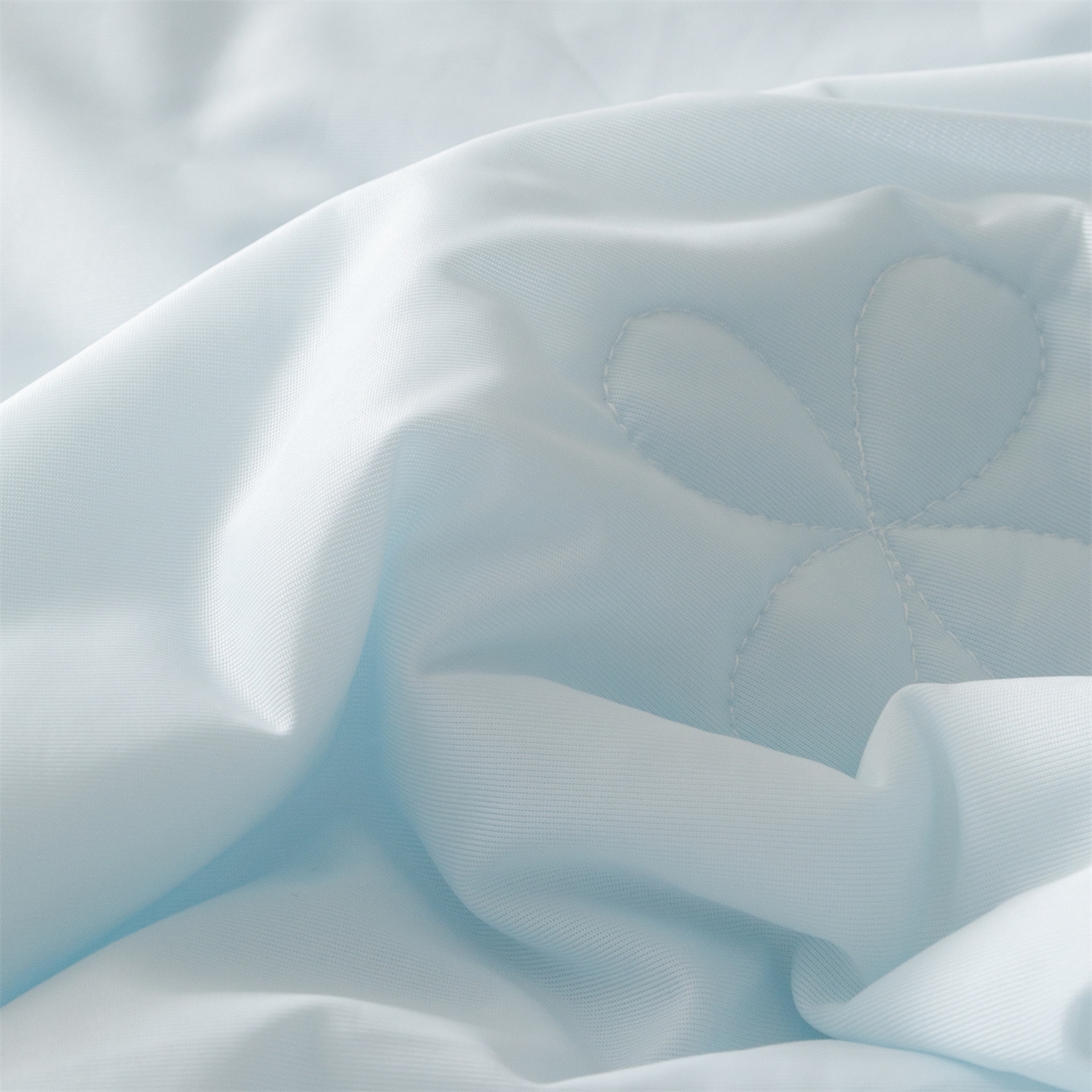 91家纺网 家纺一手货源 找家纺 好儿喜家纺 2026新款软凉席空调软席乙纶凉席床裙可机洗夏被夏凉被空调被四件套-漫夏系列 漫夏-浅蓝