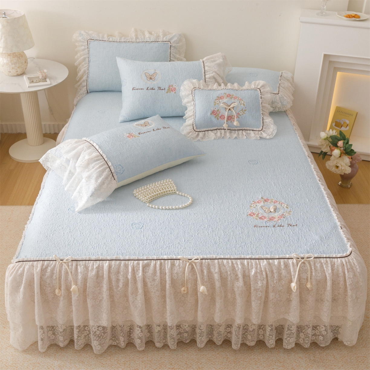 91家纺网 家纺一手货源 找家纺 好儿喜家纺 2026新款软凉席空调软席乙纶凉席床裙可机洗夏被夏凉被空调被四件套-漫夏系列 漫夏-浅蓝