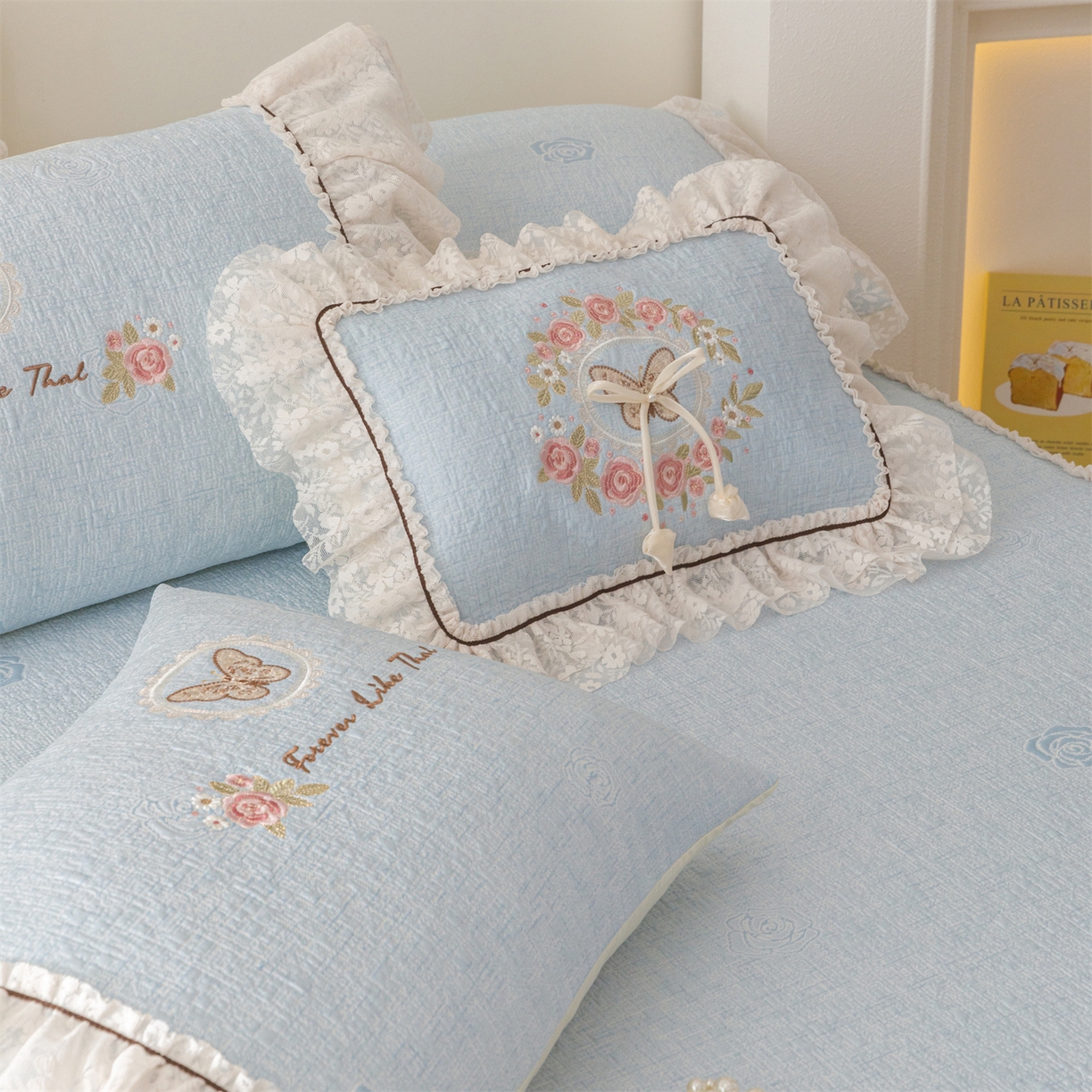 91家纺网 家纺一手货源 找家纺 好儿喜家纺 2026新款软凉席空调软席乙纶凉席床裙可机洗夏被夏凉被空调被四件套-漫夏系列 漫夏-浅蓝