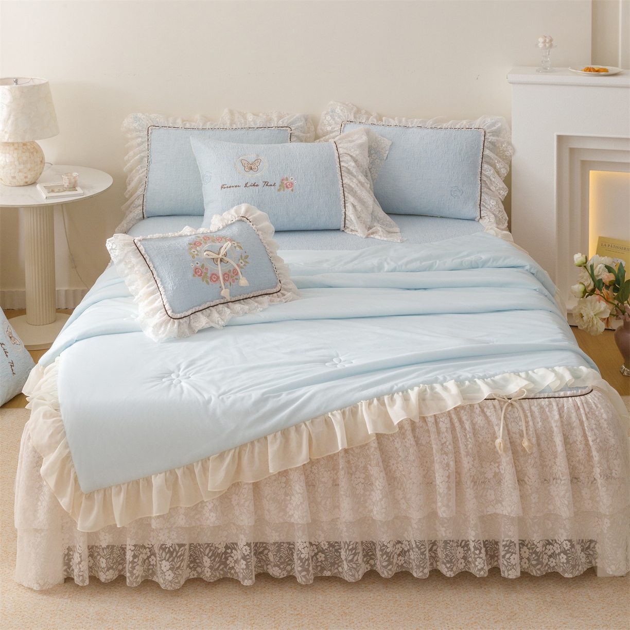 91家纺网 家纺一手货源 找家纺 好儿喜家纺 2026新款软凉席空调软席乙纶凉席床裙可机洗夏被夏凉被空调被四件套-漫夏系列 漫夏-浅蓝