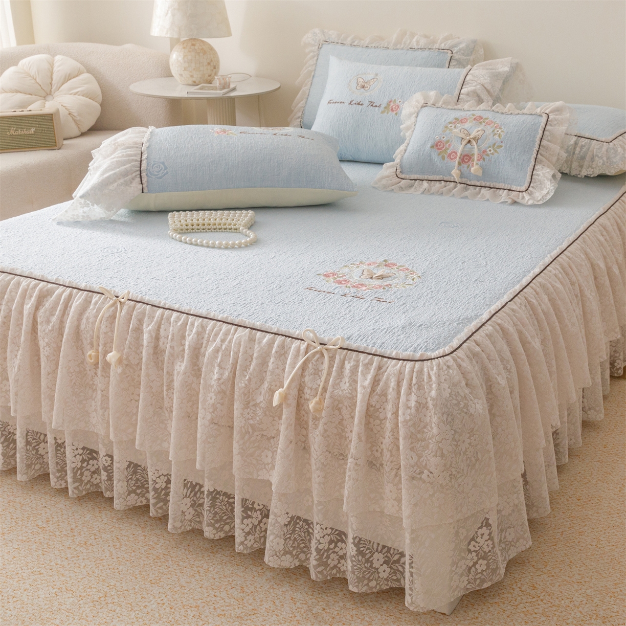 91家纺网 家纺一手货源 找家纺 好儿喜家纺 2026新款软凉席空调软席乙纶凉席床裙可机洗夏被夏凉被空调被四件套-漫夏系列 漫夏-浅蓝