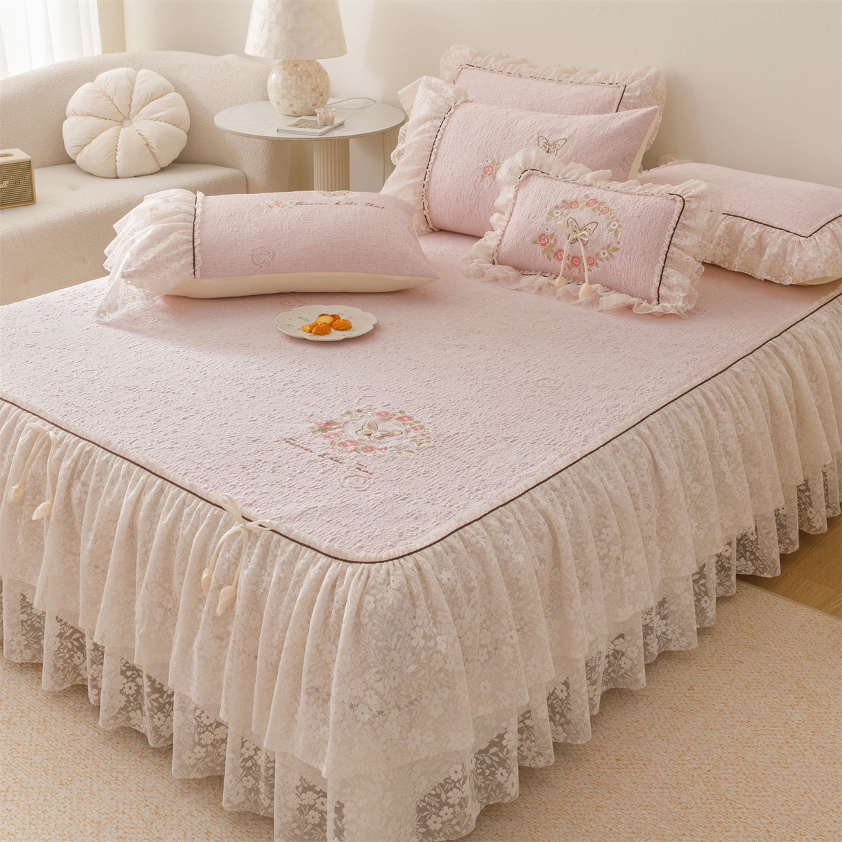 91家纺网 家纺一手货源 找家纺 好儿喜家纺 2026新款软凉席空调软席乙纶凉席床裙可机洗夏被夏凉被空调被四件套-漫夏系列 漫夏-浅粉