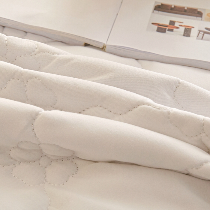 91家纺网 家纺一手货源 找家纺 怡源梦 2026新款幸运草夹棉床裙床裙单品床裙单件 幸运草-纯白