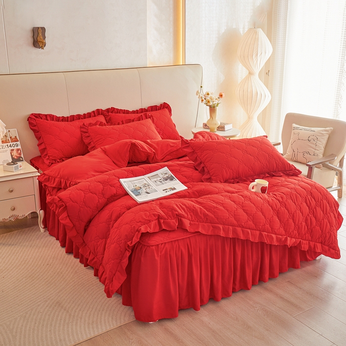 91家纺网 家纺一手货源 找家纺 怡源梦 2026新款幸运草夹棉床裙四件套 幸运草-大红