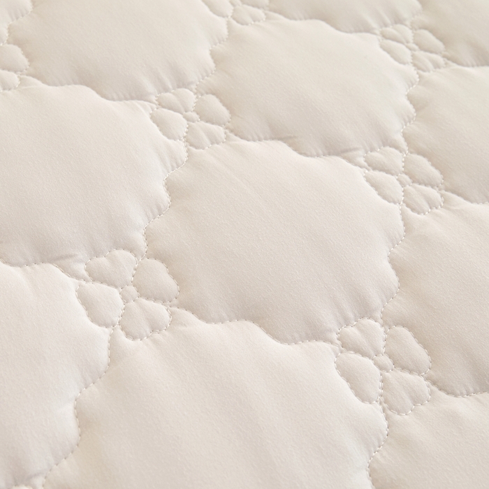 91家纺网 家纺一手货源 找家纺 怡源梦 2026新款幸运草夹棉床裙四件套 幸运草-纯白