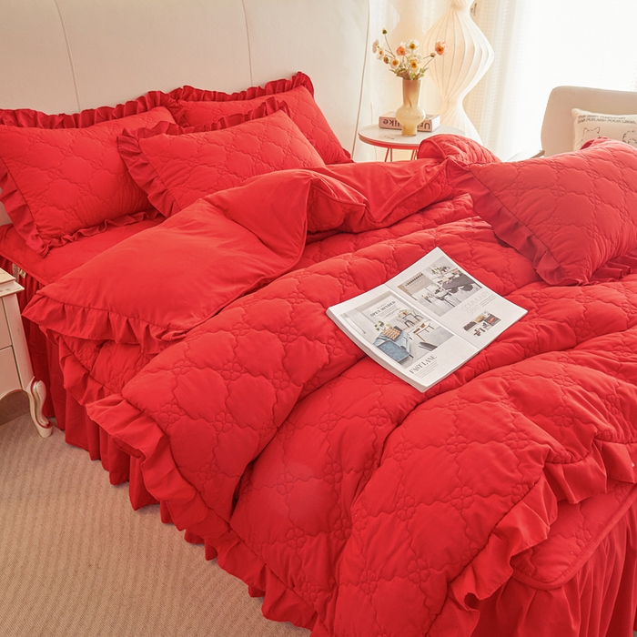 91家纺网 家纺一手货源 找家纺 怡源梦 2026新款幸运草夹棉床裙四件套 幸运草-大红