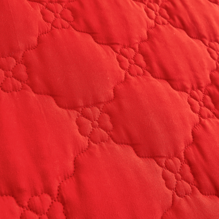 91家纺网 家纺一手货源 找家纺 怡源梦 2026新款幸运草夹棉床裙四件套 幸运草-大红