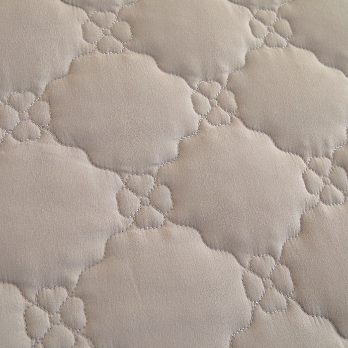 91家纺网 家纺一手货源 找家纺 怡源梦 2026新款幸运草夹棉床裙四件套 幸运草-灰色