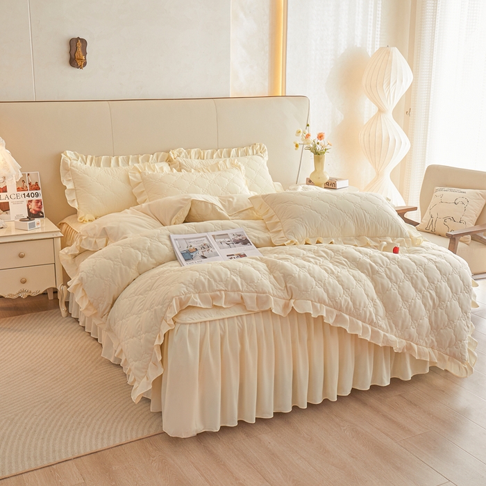 91家纺网 家纺一手货源 找家纺 怡源梦 2026新款幸运草夹棉床裙四件套 幸运草-米黄