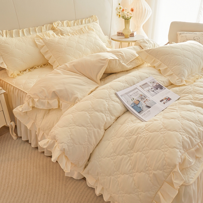 91家纺网 家纺一手货源 找家纺 怡源梦 2026新款幸运草夹棉床裙四件套 幸运草-米黄