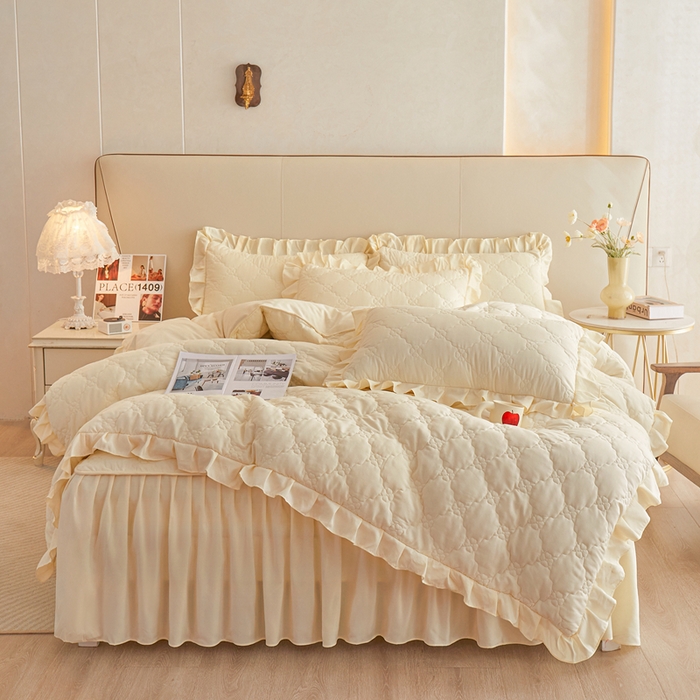 91家纺网 家纺一手货源 找家纺 怡源梦 2026新款幸运草夹棉床裙四件套 幸运草-米黄