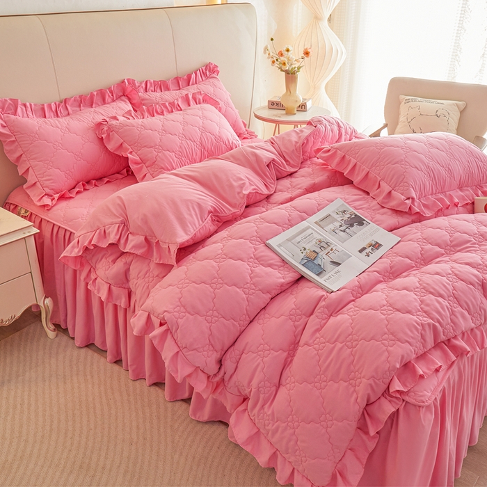 91家纺网 家纺一手货源 找家纺 怡源梦 2026新款幸运草夹棉床裙四件套 幸运草-粉色