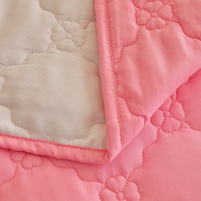 91家纺网 家纺一手货源 找家纺 怡源梦 2026新款幸运草夹棉床裙四件套 幸运草-粉色