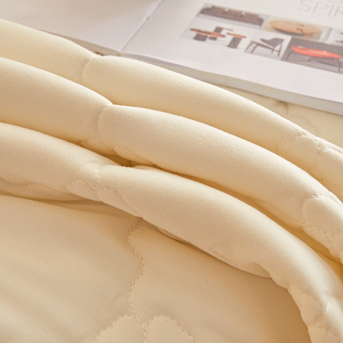 91家纺网 家纺一手货源 找家纺 怡源梦 2026新款幸运草夹棉床裙四件套 幸运草-米黄