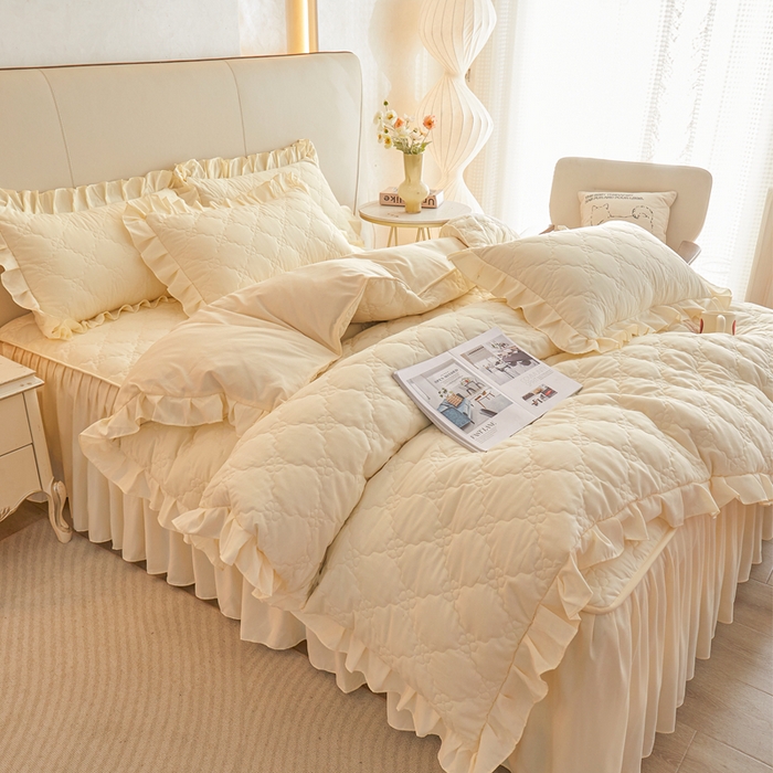 91家纺网 家纺一手货源 找家纺 怡源梦 2026新款幸运草夹棉床裙四件套 幸运草-米黄