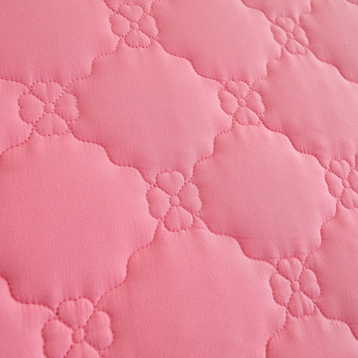 91家纺网 家纺一手货源 找家纺 怡源梦 2026新款幸运草夹棉床裙四件套 幸运草-粉色