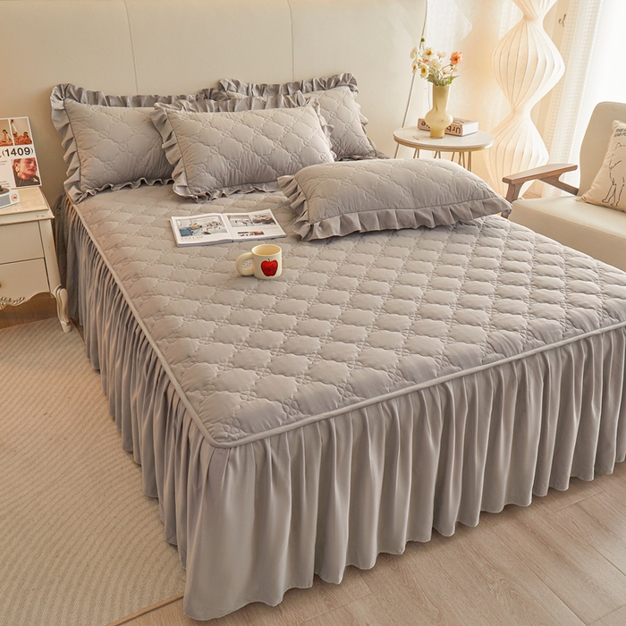 91家纺网 家纺一手货源 找家纺 怡源梦 2026新款幸运草夹棉床裙四件套 幸运草-灰色