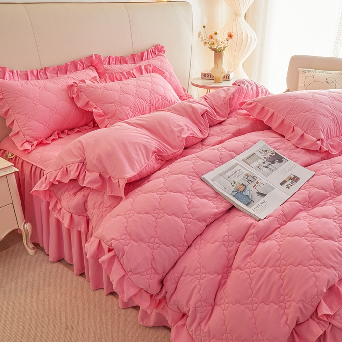 91家纺网 家纺一手货源 找家纺 怡源梦 2026新款幸运草夹棉床裙四件套 幸运草-粉色