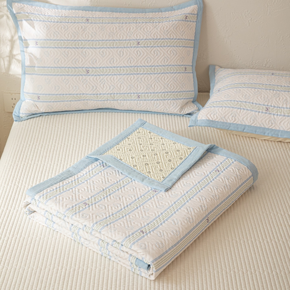 91家纺网 家纺一手货源 找家纺 雅萱家纺 2026春夏新款全棉老粗布床盖 床盖单件 床盖-蝴蝶结