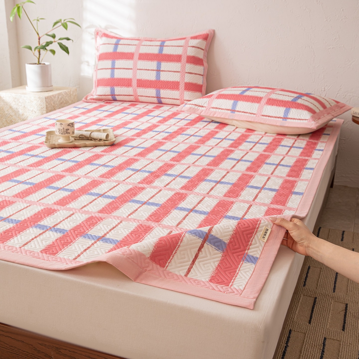 91家纺网 家纺一手货源 找家纺 雅萱家纺 2026春夏新款全棉老粗布软席凉席席子 软席-格红