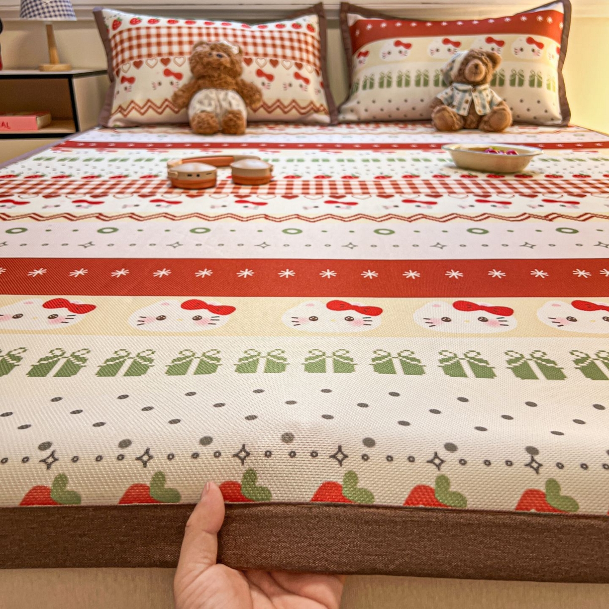 91家纺网 家纺一手货源 找家纺 女子家纺 2026新款费尔岛风冰丝凉席 红调猫咪