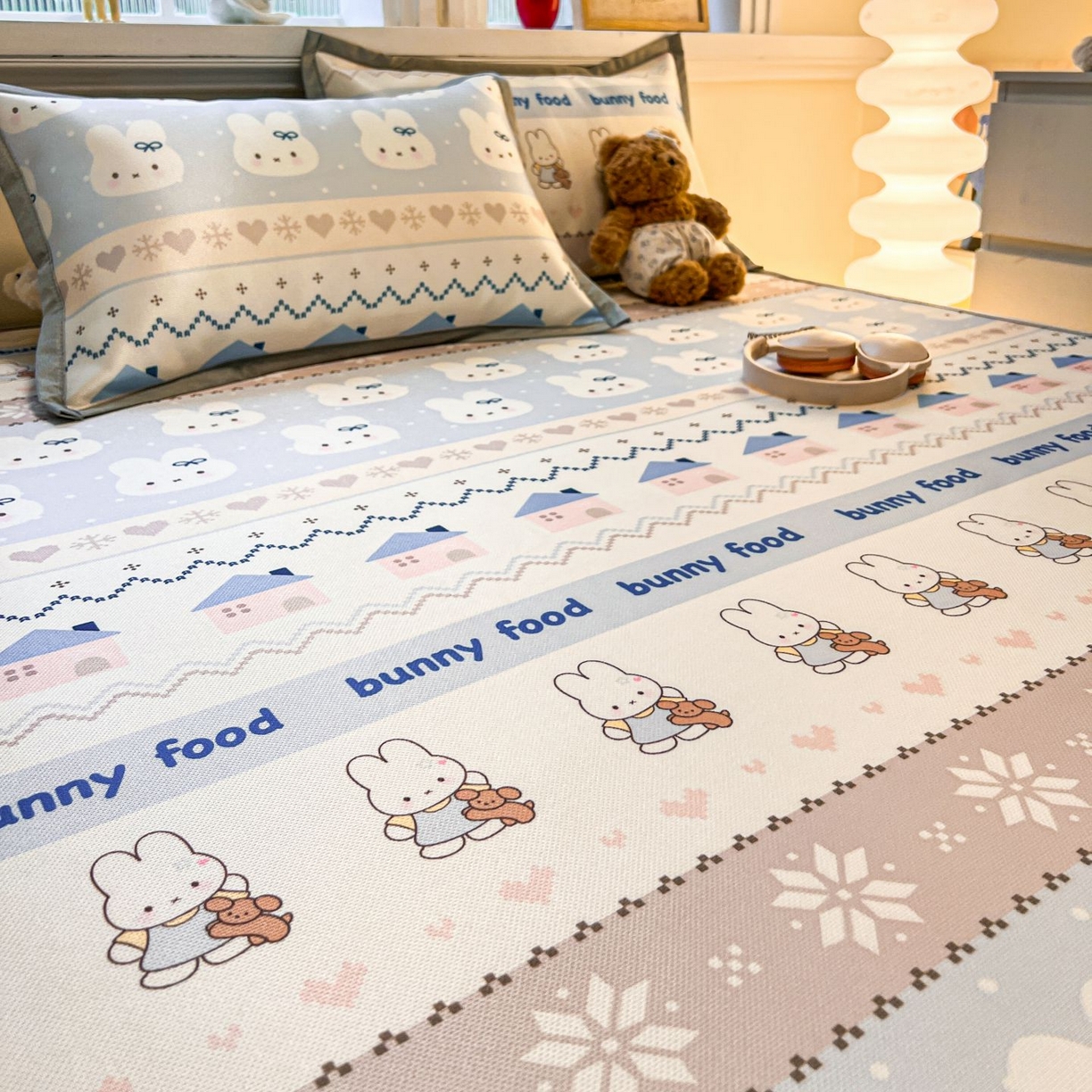 91家纺网 家纺一手货源 找家纺 女子家纺 2026新款费尔岛风冰丝凉席 蓝兔奶冻