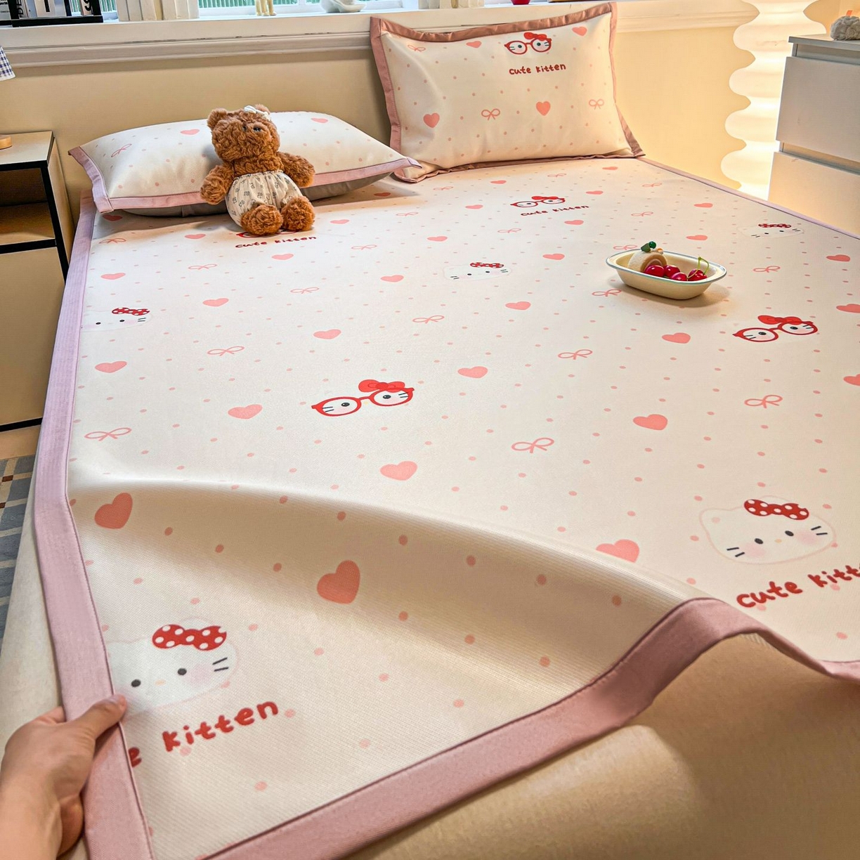 91家纺网 家纺一手货源 找家纺 女子家纺 2026新款费尔岛风冰丝凉席 甜心凯蒂