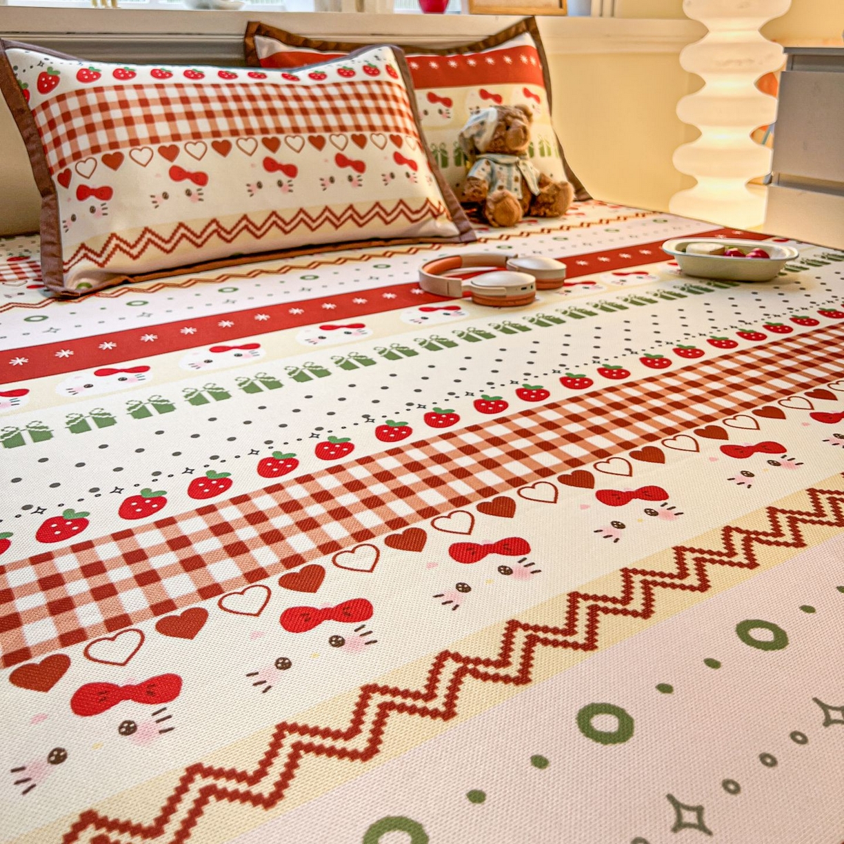 91家纺网 家纺一手货源 找家纺 女子家纺 2026新款费尔岛风冰丝凉席 红调猫咪