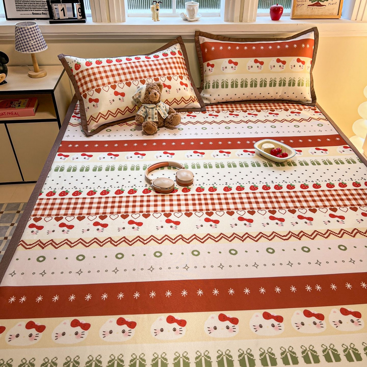 91家纺网 家纺一手货源 找家纺 女子家纺 2026新款费尔岛风冰丝凉席 红调猫咪