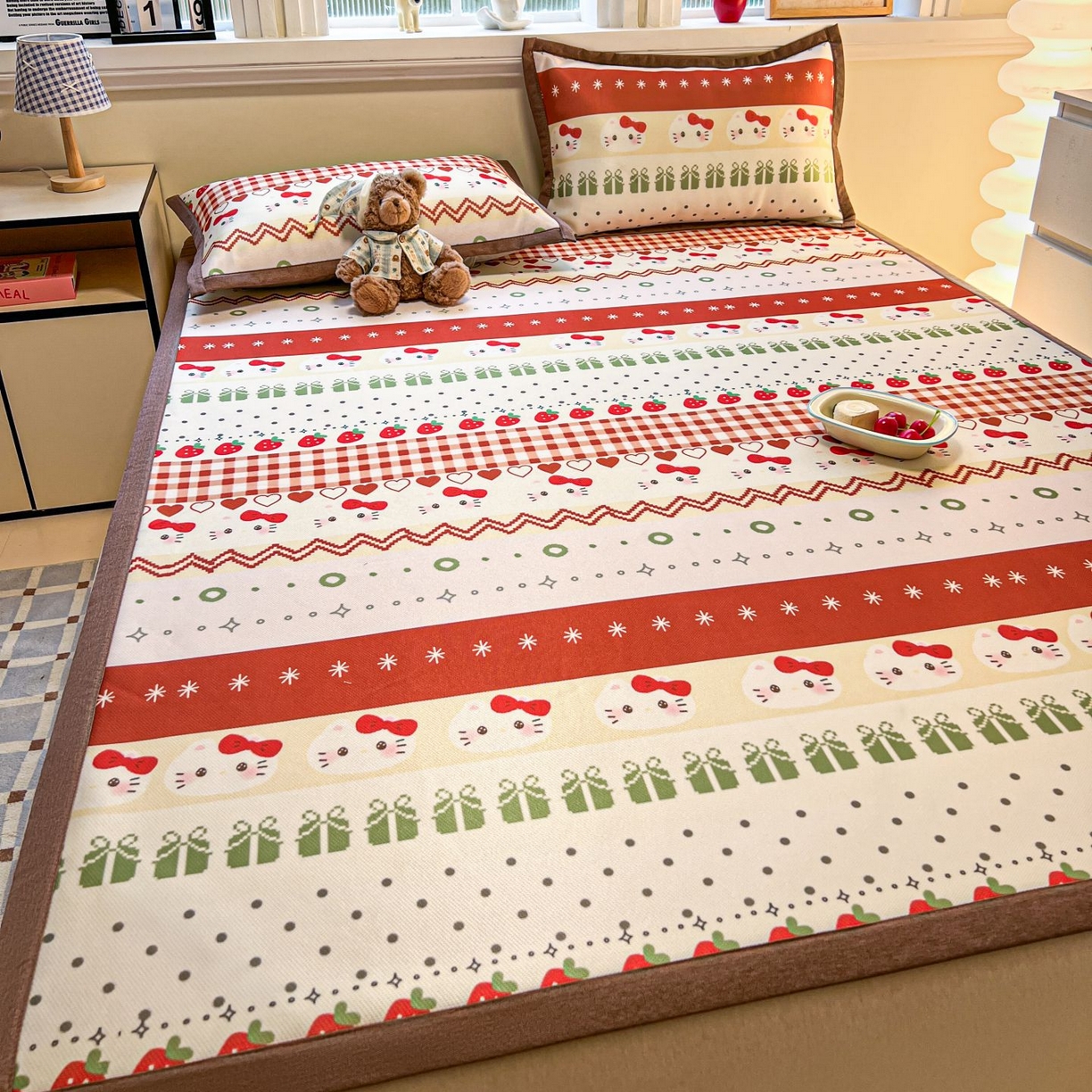 91家纺网 家纺一手货源 找家纺 女子家纺 2026新款费尔岛风冰丝凉席 红调猫咪