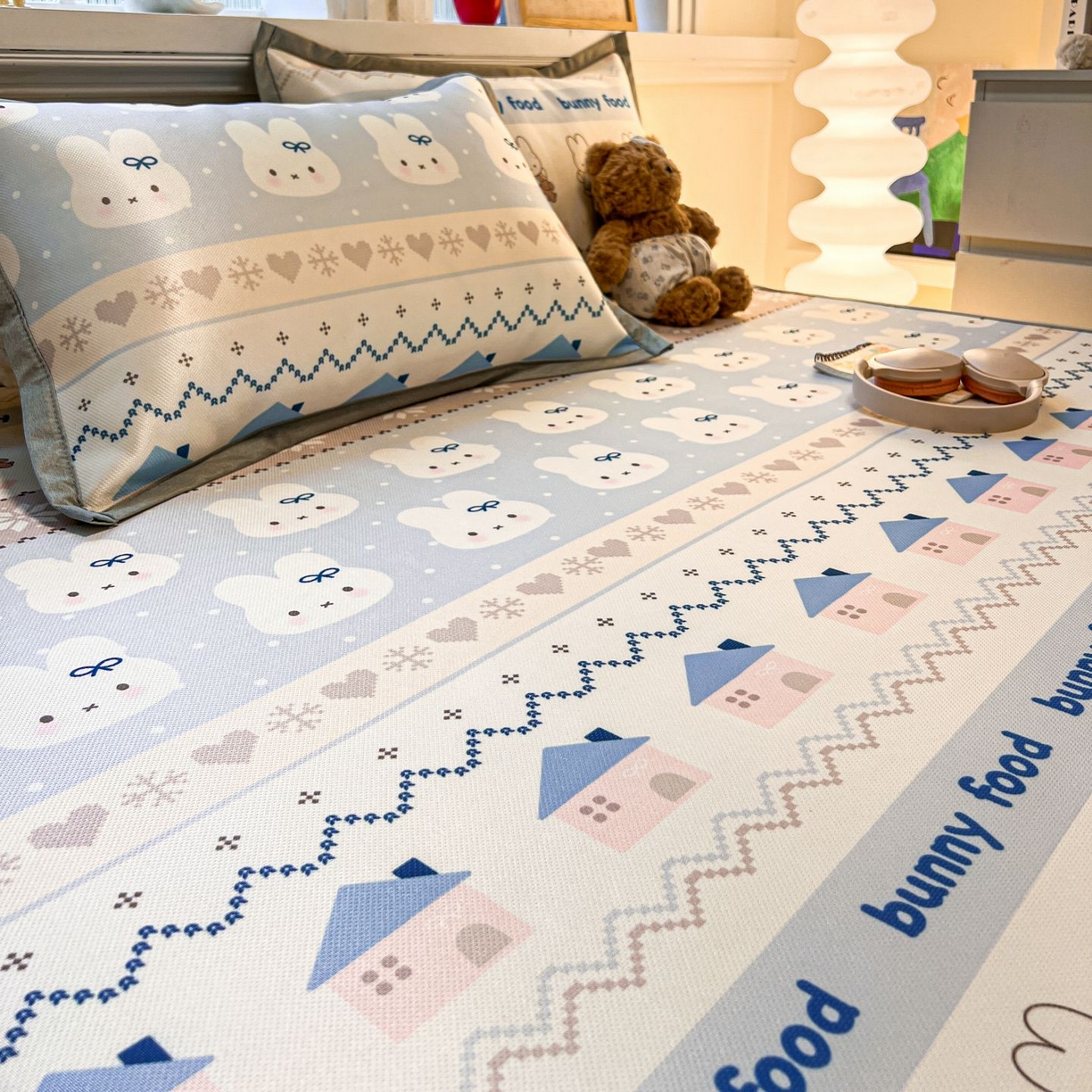 91家纺网 家纺一手货源 找家纺 女子家纺 2026新款费尔岛风冰丝凉席 蓝兔奶冻