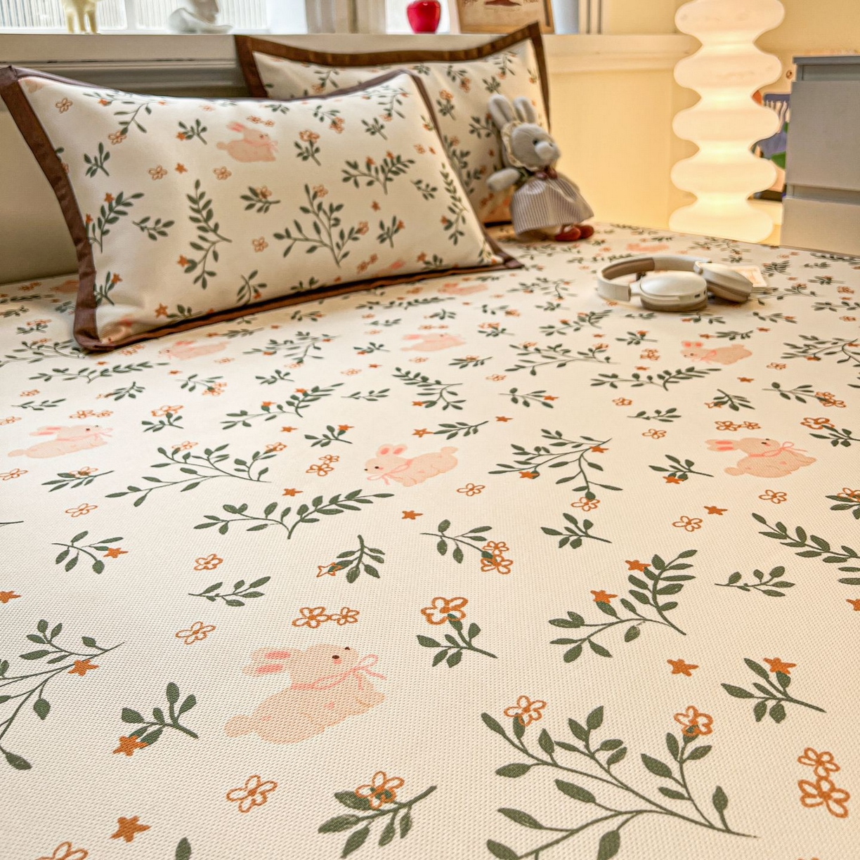 91家纺网 家纺一手货源 找家纺 女子家纺 2026新款费尔岛风冰丝凉席 叶叶兔眠