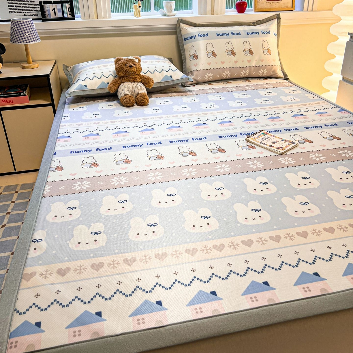 91家纺网 家纺一手货源 找家纺 女子家纺 2026新款费尔岛风冰丝凉席 蓝兔奶冻