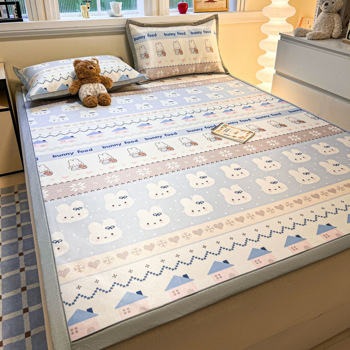 91家纺网 家纺一手货源 找家纺 女子家纺 2026新款费尔岛风冰丝凉席 蓝兔奶冻