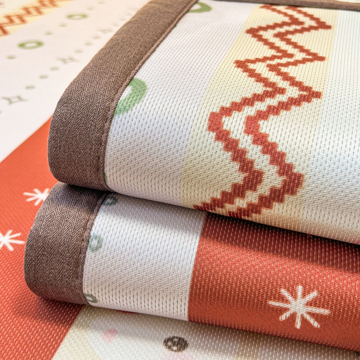 91家纺网 家纺一手货源 找家纺 女子家纺 2026新款费尔岛风冰丝凉席 红调猫咪