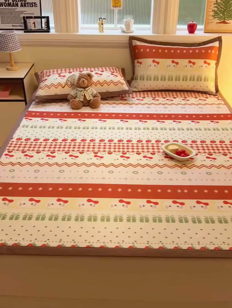 91家纺网 家纺一手货源 找家纺 女子家纺 2026新款费尔岛风冰丝凉席 红调猫咪