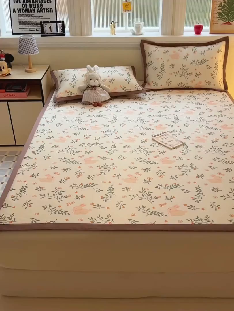 91家纺网 家纺一手货源 找家纺 女子家纺 2026新款费尔岛风冰丝凉席 叶叶兔眠