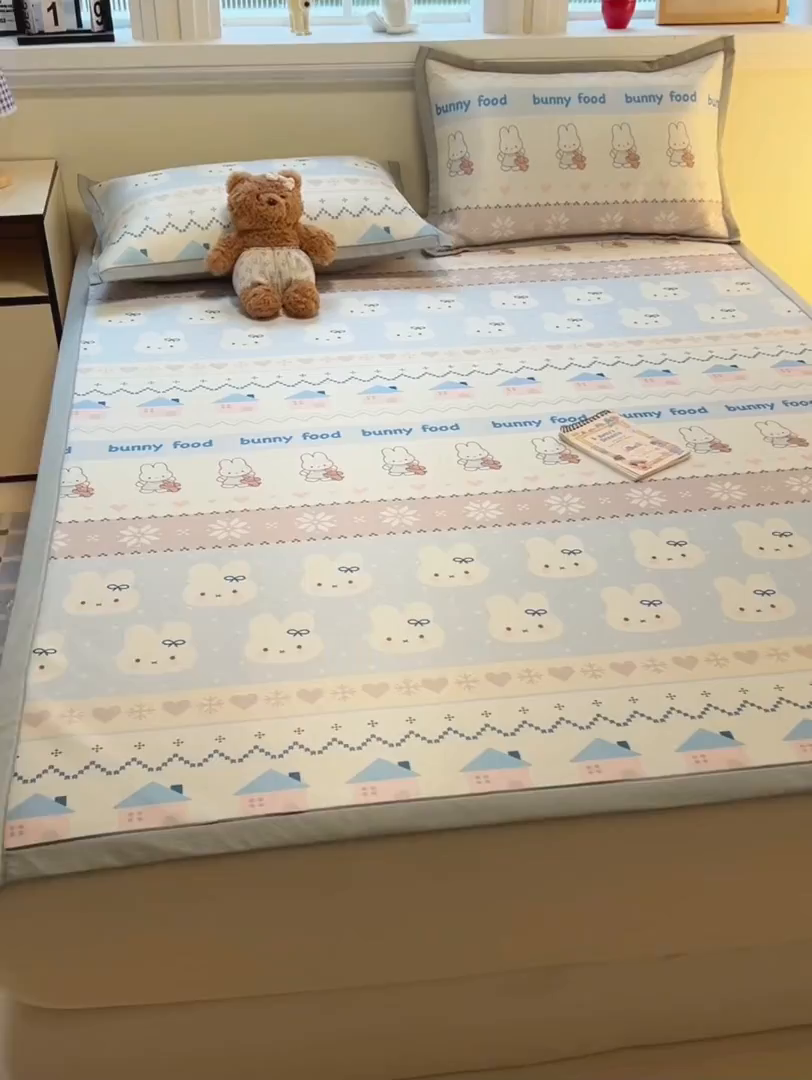 91家纺网 家纺一手货源 找家纺 女子家纺 2026新款费尔岛风冰丝凉席 蓝兔奶冻