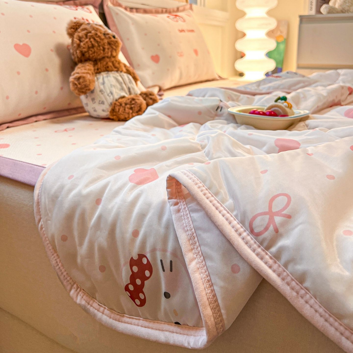 91家纺网 家纺一手货源 找家纺 女子家纺 2026新款费尔岛风冰丝凉席夏被套件系列 甜心凯蒂