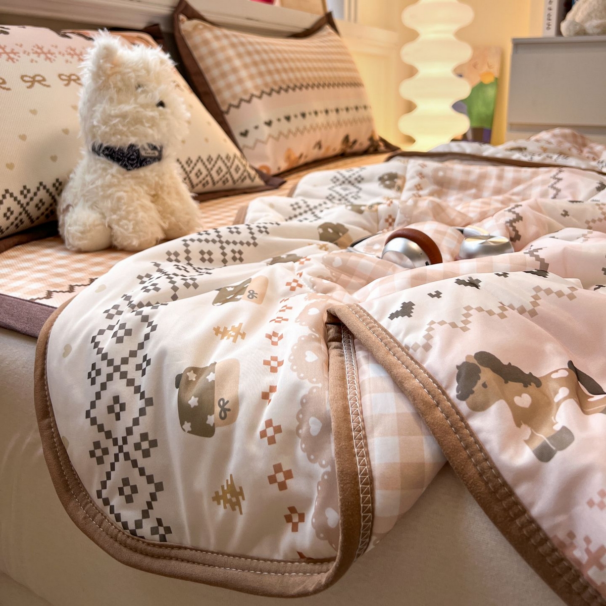 91家纺网 家纺一手货源 找家纺 女子家纺 2026新款费尔岛风冰丝凉席夏被套件系列 费尔岛马