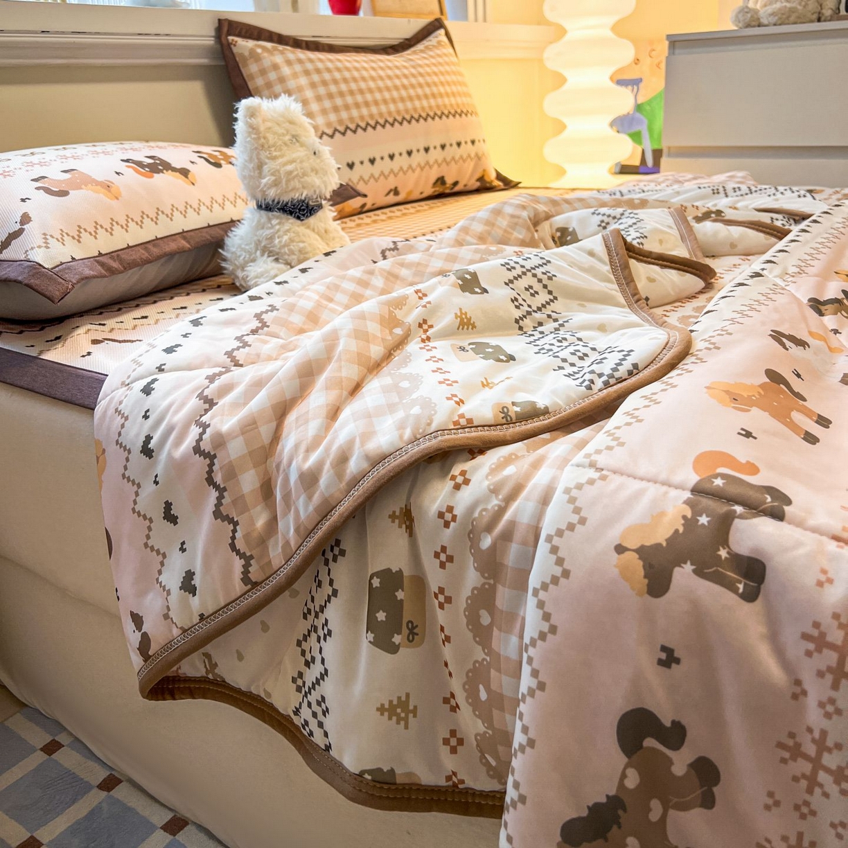 91家纺网 家纺一手货源 找家纺 女子家纺 2026新款费尔岛风冰丝凉席夏被套件系列 费尔岛马