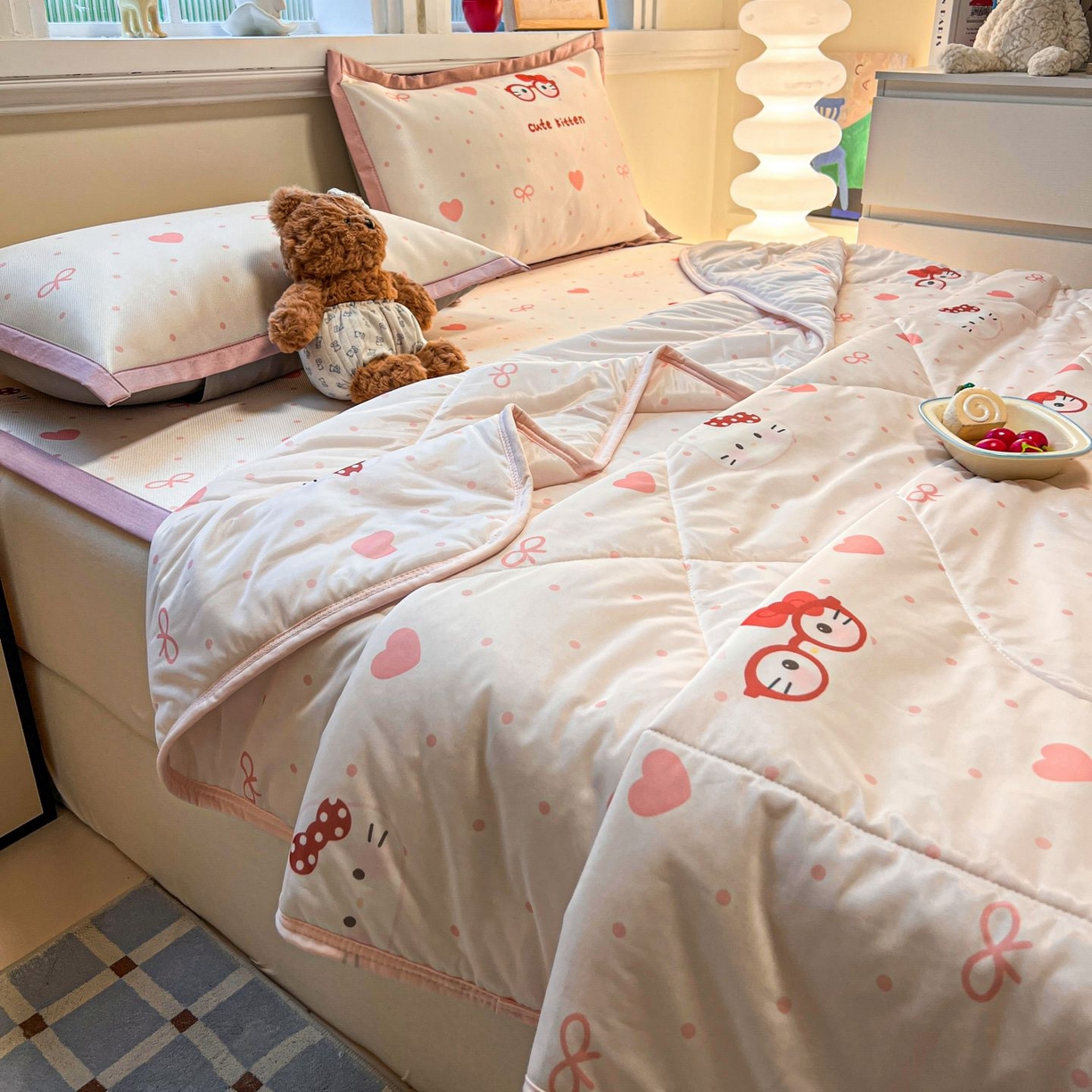 91家纺网 家纺一手货源 找家纺 女子家纺 2026新款费尔岛风冰丝凉席夏被套件系列 甜心凯蒂