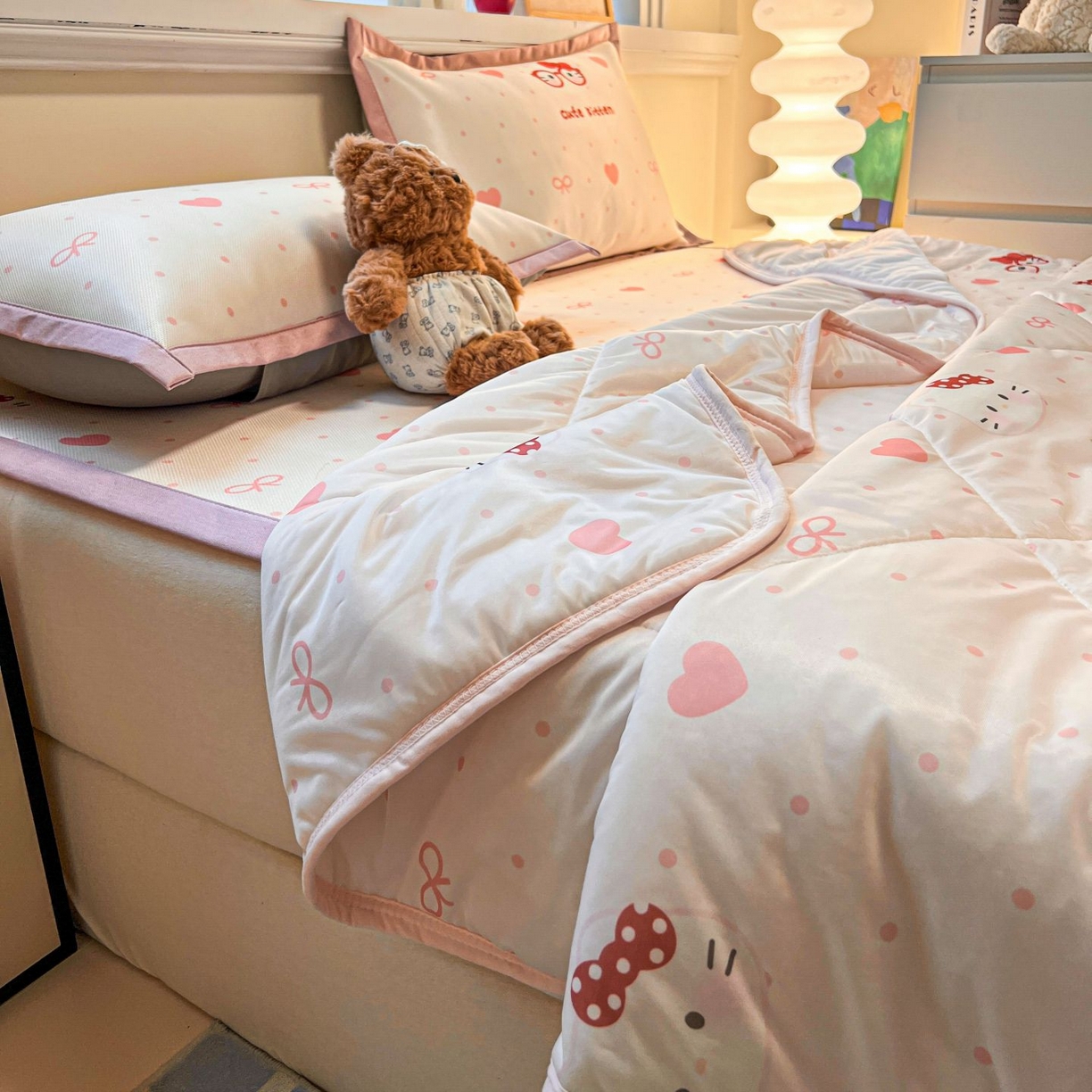 91家纺网 家纺一手货源 找家纺 女子家纺 2026新款费尔岛风冰丝凉席夏被套件系列 甜心凯蒂