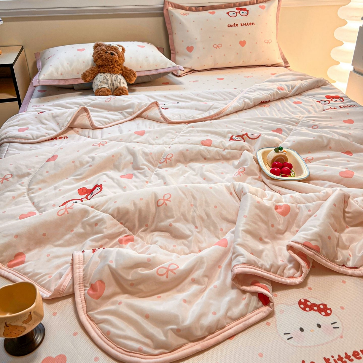 91家纺网 家纺一手货源 找家纺 女子家纺 2026新款费尔岛风冰丝凉席夏被套件系列 甜心凯蒂