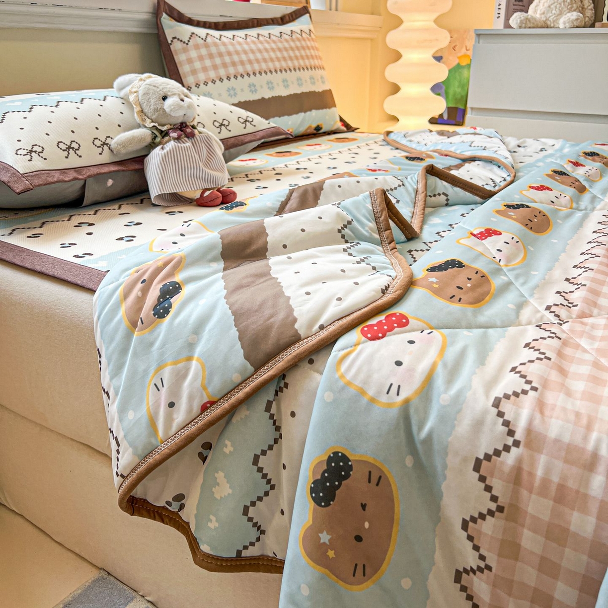 91家纺网 家纺一手货源 找家纺 女子家纺 2026新款费尔岛风冰丝凉席夏被套件系列 奶咖喵语