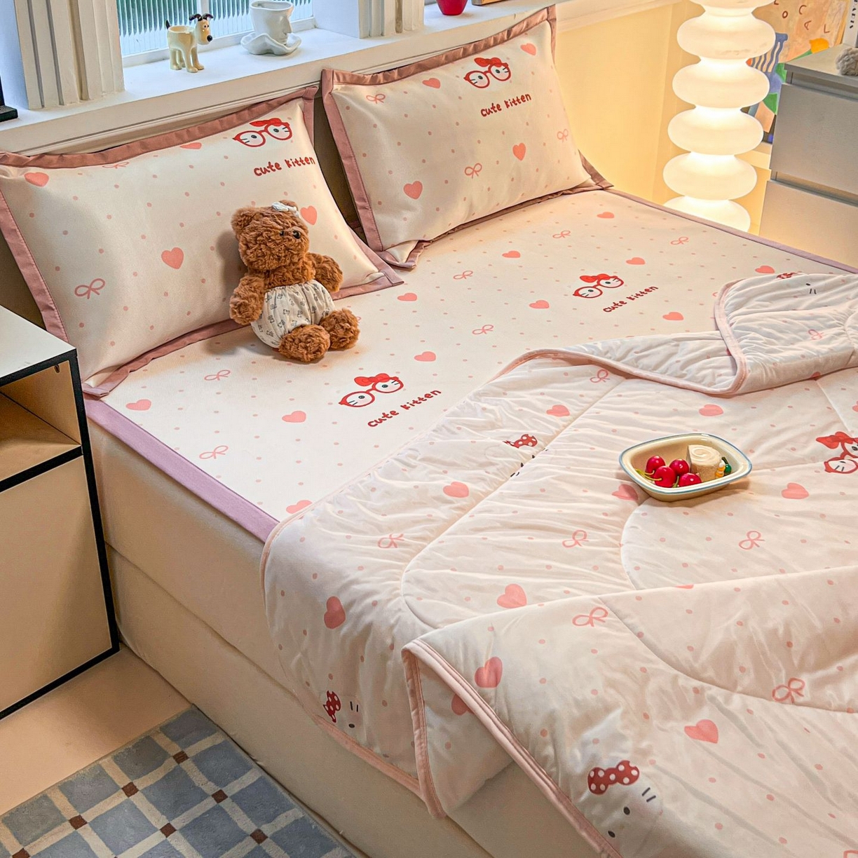 91家纺网 家纺一手货源 找家纺 女子家纺 2026新款费尔岛风冰丝凉席夏被套件系列 甜心凯蒂