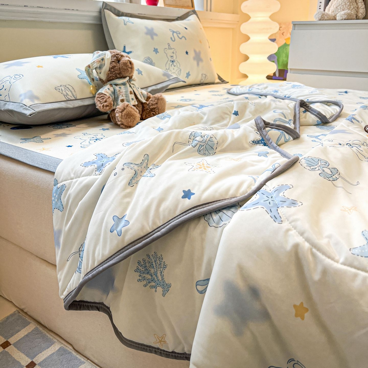 91家纺网 家纺一手货源 找家纺 女子家纺 2026新款费尔岛风冰丝凉席夏被套件系列 夏日海星