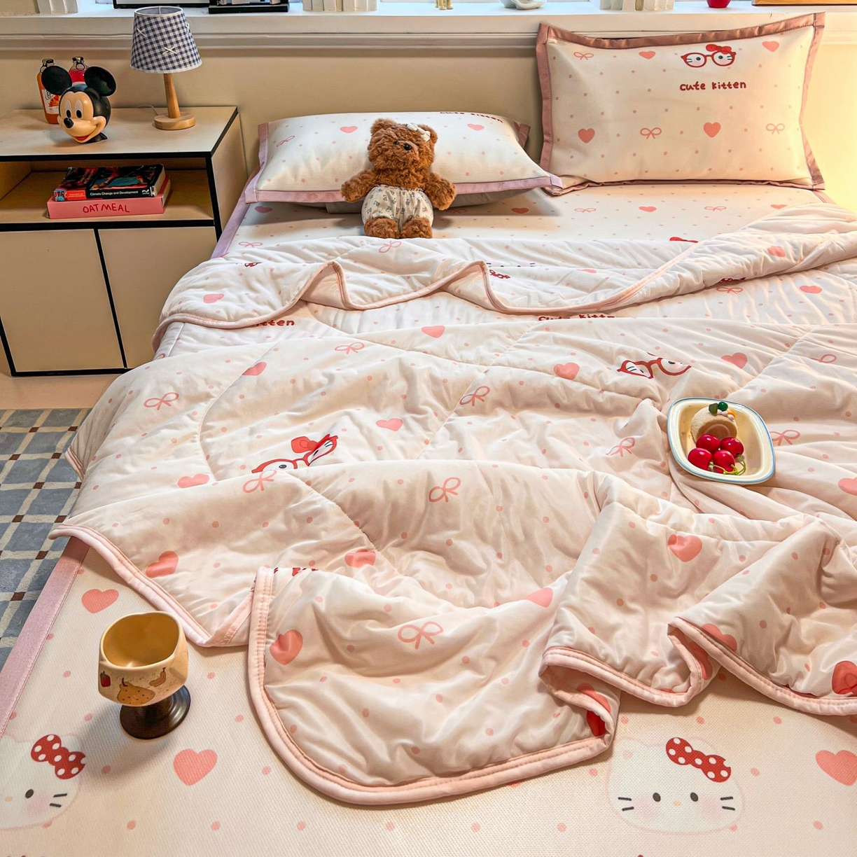 91家纺网 家纺一手货源 找家纺 女子家纺 2026新款费尔岛风冰丝凉席夏被套件系列 甜心凯蒂