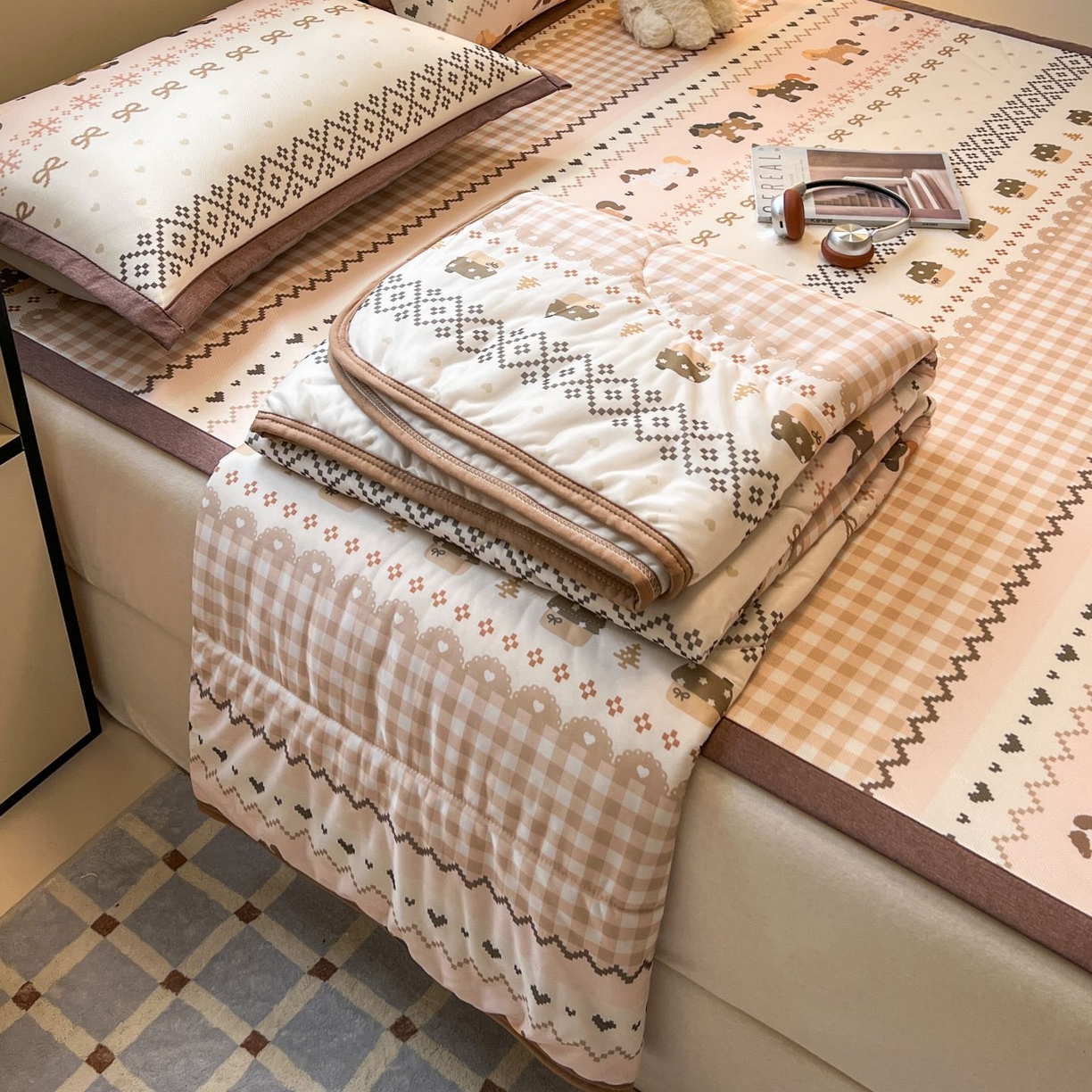 91家纺网 家纺一手货源 找家纺 女子家纺 2026新款费尔岛风冰丝凉席夏被套件系列 费尔岛马