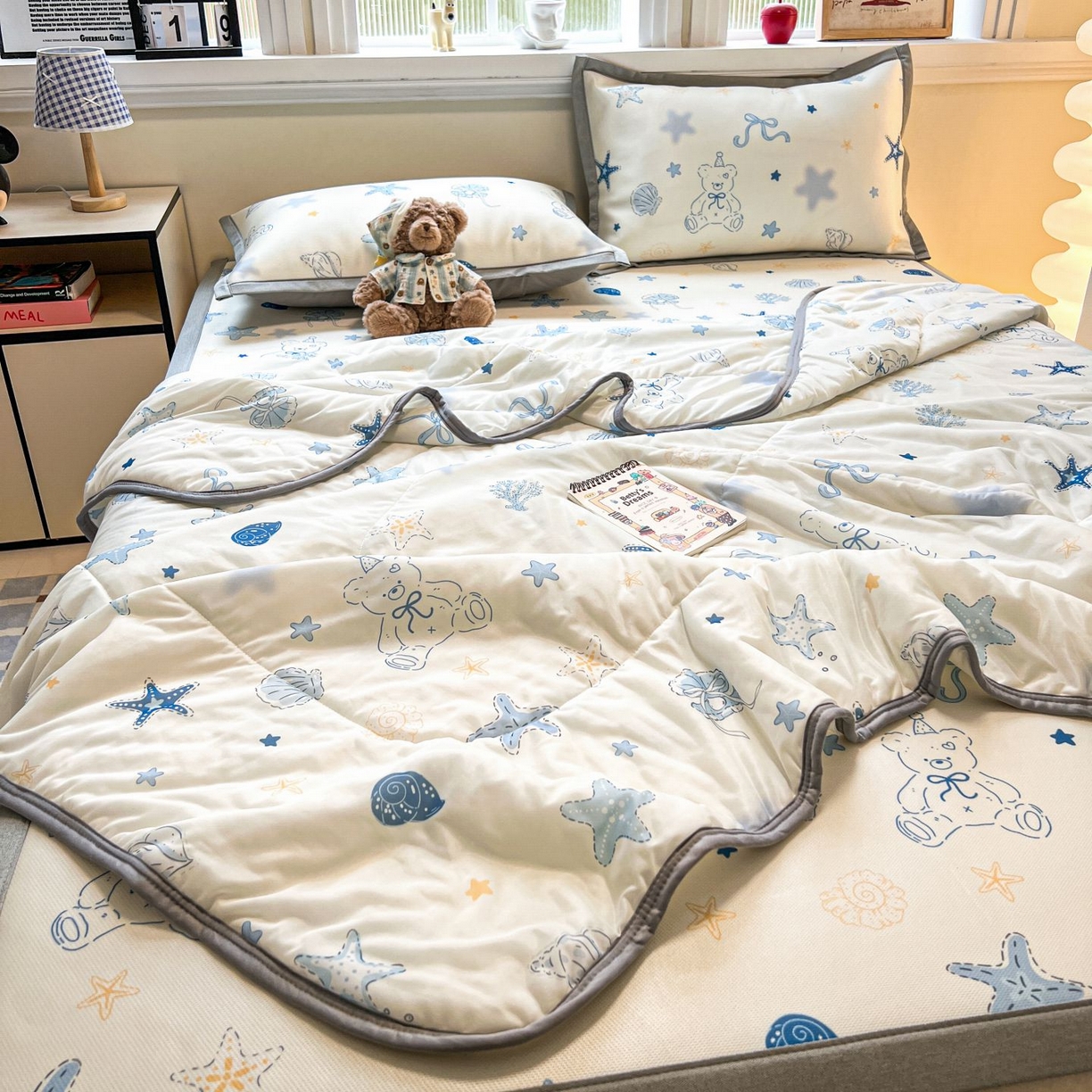 91家纺网 家纺一手货源 找家纺 女子家纺 2026新款费尔岛风冰丝凉席夏被套件系列 夏日海星